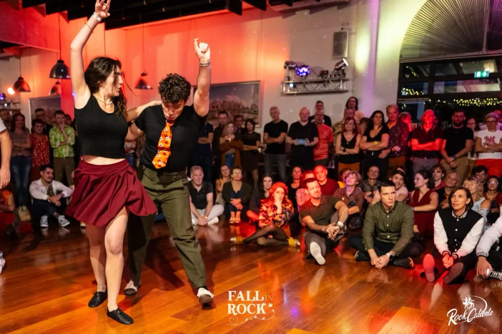 Deux danseurs apprenant le Rock 6 temps en studio